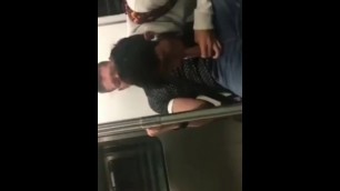 Mamando o Boy no Metro, Blowjob in the Subway