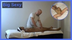 Masseur massages then finger bangs ebony massage client