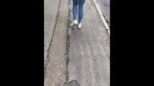 Jolie ptit cul dans la rue