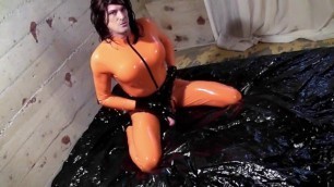 LATEX SHEMALE CUMMING