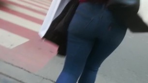 A quick close up of a ebony bubble butt in jeans.
