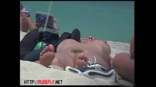 Hot beach amateur gets her tits bouncing on spy cam