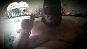 Black chubby eatting popsicles naked