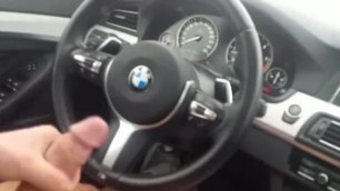 Gozando no volante da BMW