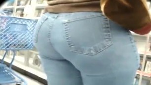 BIG BOOTY LATINA IN JEANS VPL CANDID