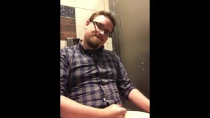 Straight guy jerking off at the Atlanta airport bathroom
