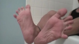 Check Out My Soles & Toes