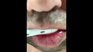 Mike from The Gooners Podcast sensually brushes his teeth