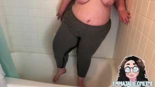 BBW Pees in Gray Leggings in Tub 4K - emmajade.online