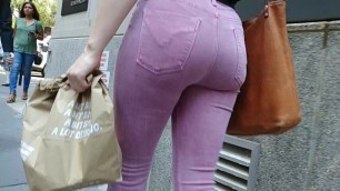 TIGHT ASS TEEN IN PINK PANTS WALKING IN NYC