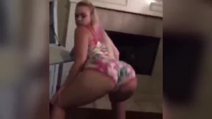 Fat ass PAWG shakes her ass