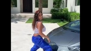 Elettra Lamborghini twerking