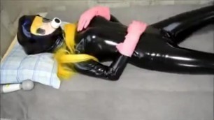 Kigurumi Girl in Breathplay Vibrates