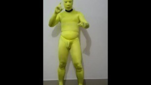 Zentai man. Zentaisspandex man Yellow suit. Zentai spandex suit dress