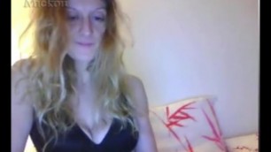 [Bazoocam Skype] French Elodie plays with her big boobs