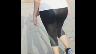 Mi prima la güera otra vez transparencia en leggins negros