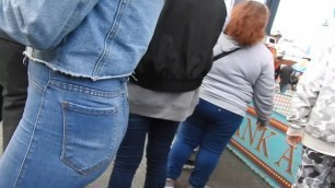 spotting sexy teen ass in jeans