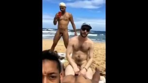 Trio de Boys tatuados fodendo na praia