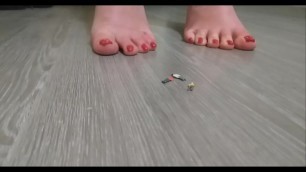 giantess feet and tinies