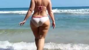 Thick bottom blonde milf plays on the beach