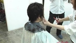 2 japanese woman haircut short