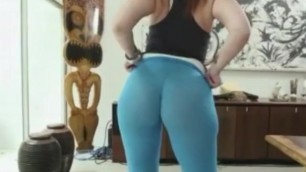 Big Ass Slut Mother Show her Ass