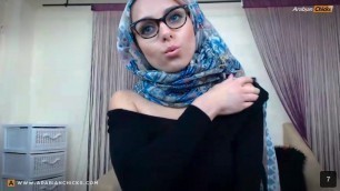 MuslimKyrah does Arab Webcam Show wearing a Hijab at ArabianChicks