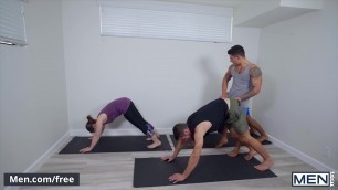 Vadim Black empala a Dante en clase de yoga ante otross