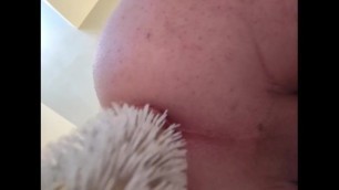 Femboy fucks his ass with hair brush