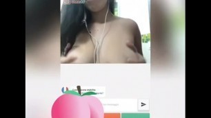 Girl flash tits on omegle