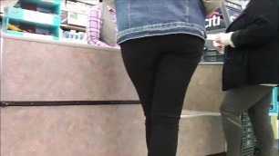 CANDID YOUNG BLACK MILF LEGGINGS THICK ROUND ASS SEXY SPORTY AMATEUR SWEET!