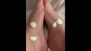 Rubbing my sexy thicc feet wanting hot cum