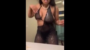 MEGAN THEE STALLION NIP SLIP AND TWERKING ON LIVE