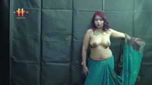 Indian sexy bhabi shows her big tits & boobs on webcam
