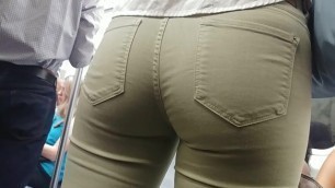 PERFECT TEEN ASS IN TIGHT GREEN PANTS