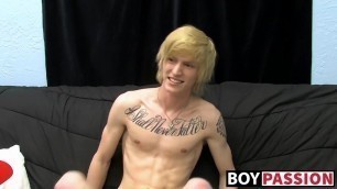 Tattooed twink Dustin jerking off in passionate solo