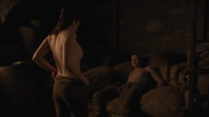 Arya Stark nude in Game of Thrones S8E2 1080p