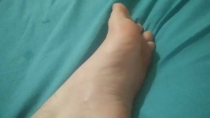 Dribbling cum all over my foot