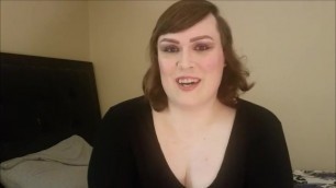 Curvy trans girl playing with herself