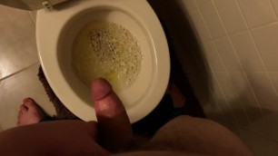 Loud and powerful piss with farts