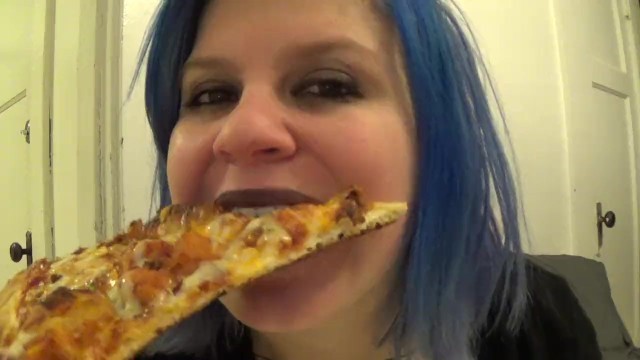 Stoned Goth Girl Eats Pizza