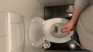 So much cum at the toilett