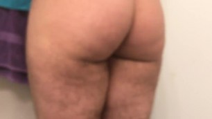 Round bottom boy shaking ass...