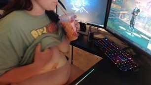 Horny Gamer Milf Treats Herself After Winning a Round of Fortnite