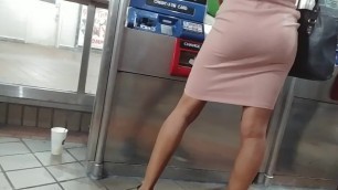 BIG BOOTY CANDID IN TIGHT DRESS