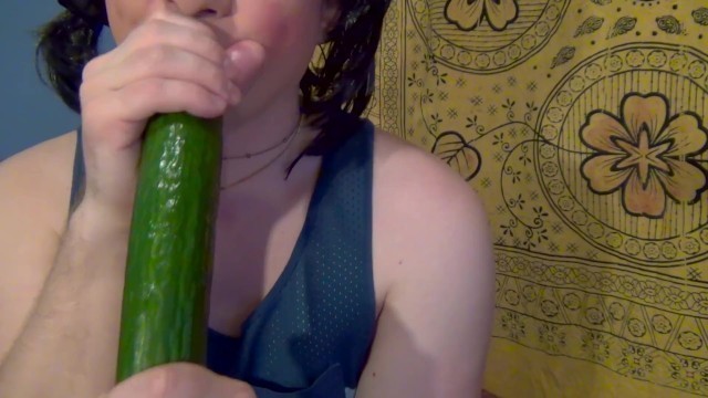 trap is Sucking and licking cucumber ASMR ( Peas and pies remake )