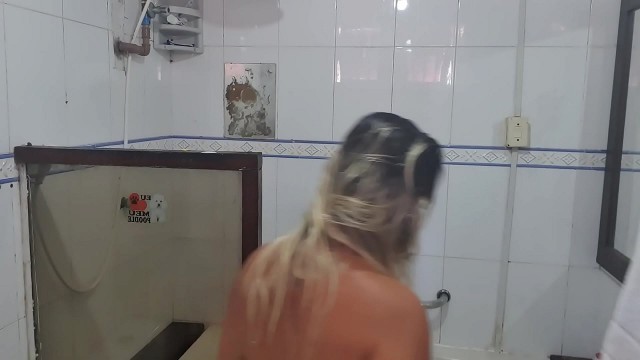 Não resisti e filmei a Irmã da minha noiva no banho