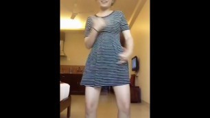 Hot Indian Girl Showing Her Sexy Thigh