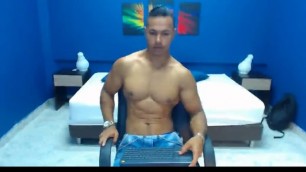 Moreno guapo on cam! NO NUDE