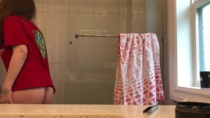 18 year old Volleyball player HIDDEN CAMERA glass shower!